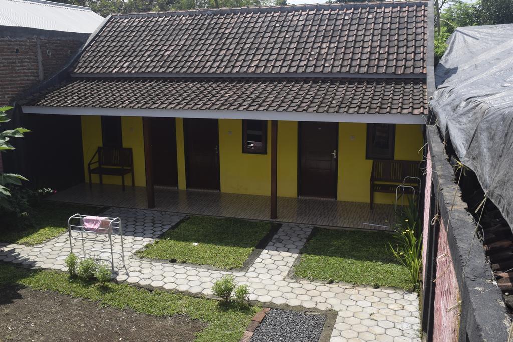 Blue Flame Inn Banyuwangi  Exterior foto